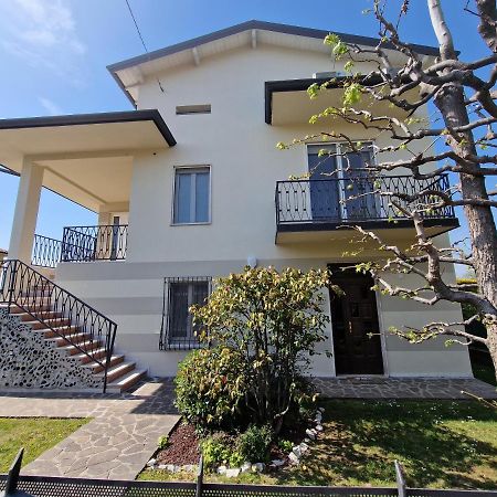 B&B A Due Passi Dal Lago Adro Екстер'єр фото