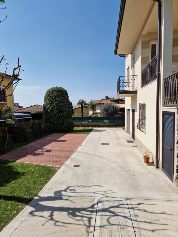 B&B A Due Passi Dal Lago Adro Екстер'єр фото