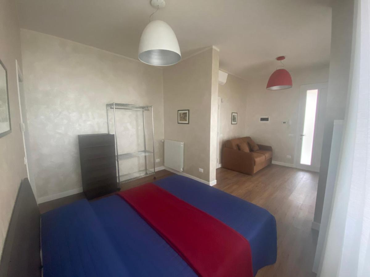B&B A Due Passi Dal Lago Adro Екстер'єр фото